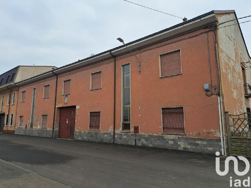 Edificio en Rovello Porro