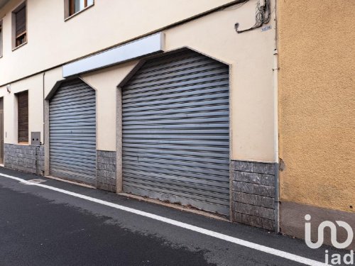 Edifício comercial em Rovello Porro