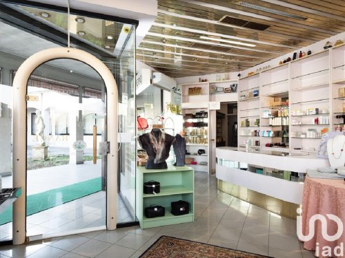 Коммерческая недвижимость в Ровелласка