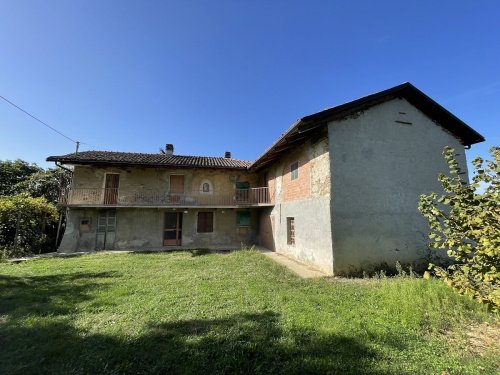 Huis in Cossano Belbo