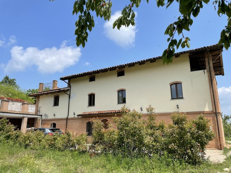 Villa i Castiglione Tinella