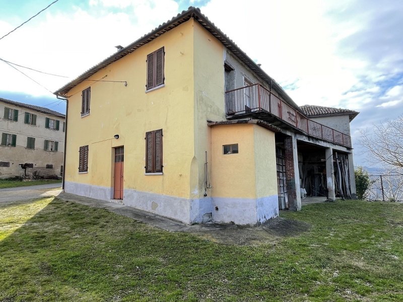 Hus i Santo Stefano Belbo
