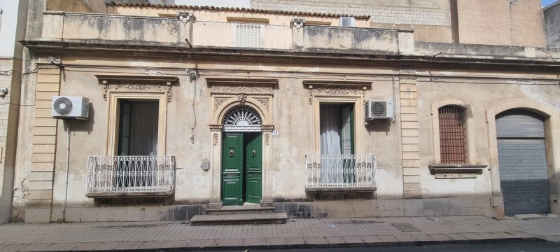 Casa independiente en Avola