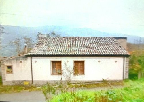 Hus på landet i Sant'Angelo di Brolo