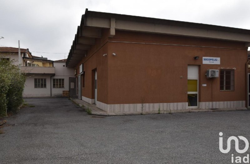 Edifício comercial em Castelfranco di Sotto