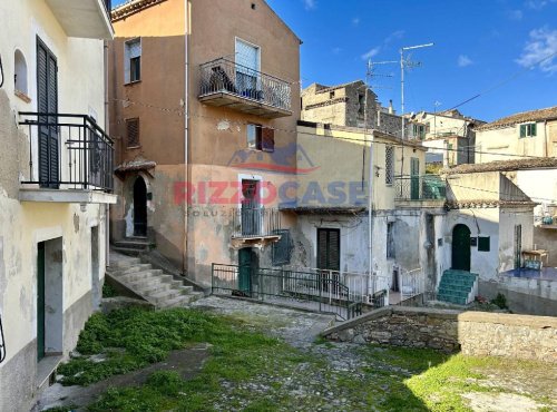 Half-vrijstaande woning in Corigliano-Rossano