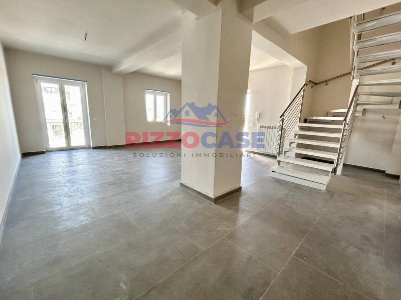 Half-vrijstaande woning in Corigliano-Rossano