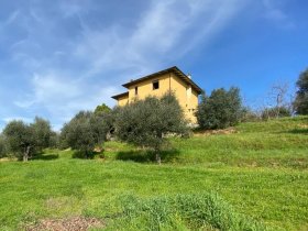 Country house in Santa Maria a Monte
