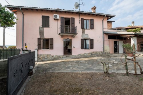 Semi-detached house in Langhirano