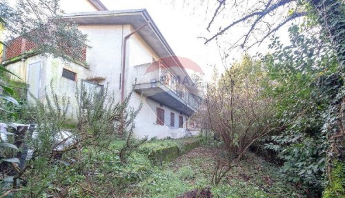 Half-vrijstaande woning in Camaiore