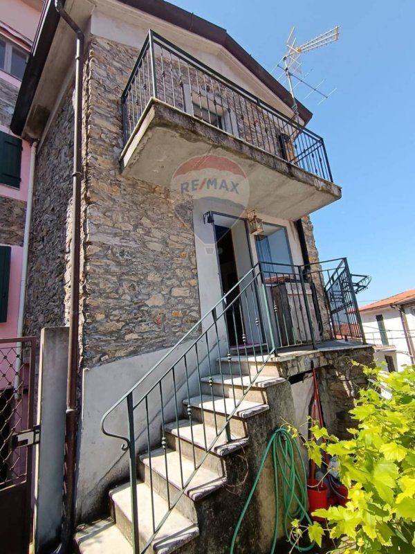 Semi-detached house in Luni