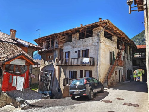 Top-to-bottom house in Bleggio Superiore