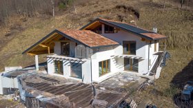 Villa a Bocenago