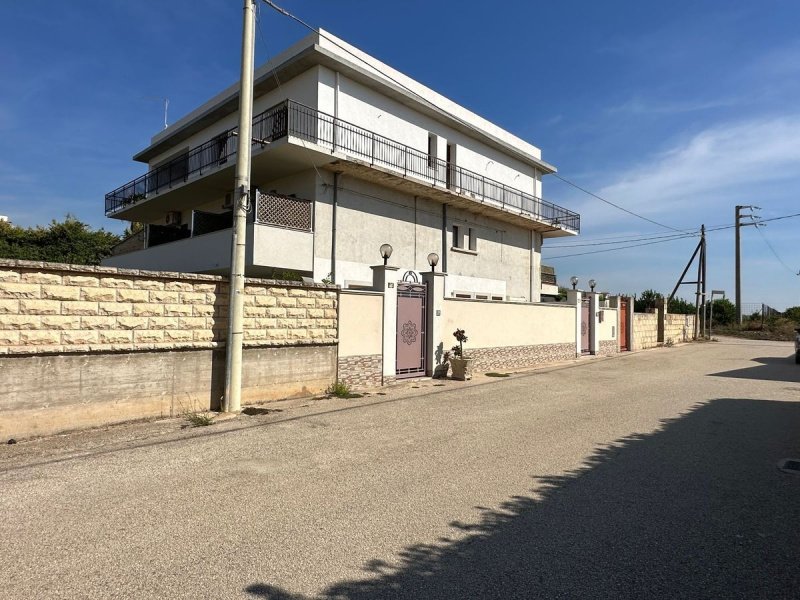 Half-vrijstaande woning in Avola