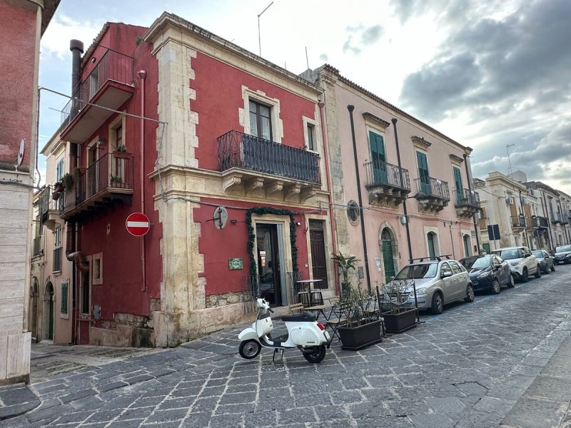 Vrijstaande woning in Noto