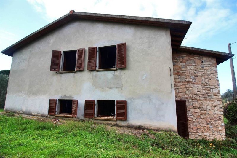 Klein huisje op het platteland in Castagneto Carducci