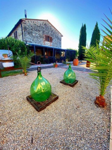 Klein huisje op het platteland in Suvereto