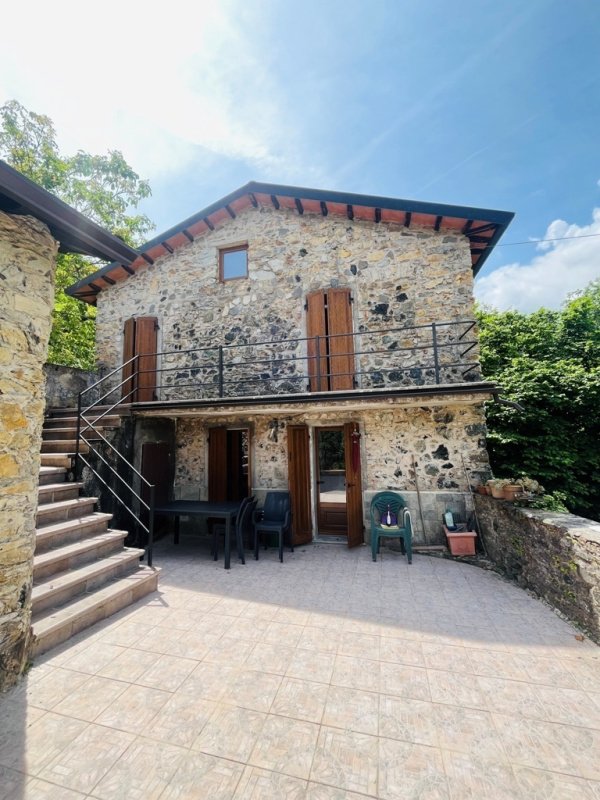 Vrijstaande woning in Pontremoli