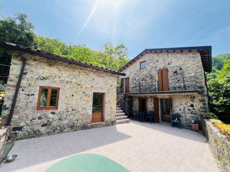 Vrijstaande woning in Pontremoli