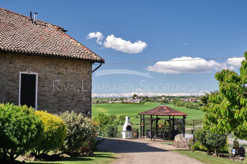 Casa di campagna a Montiglio Monferrato