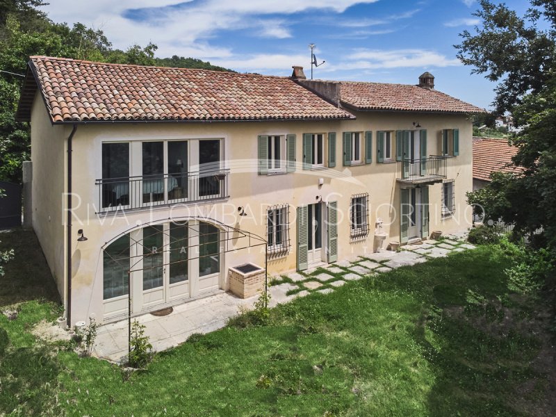 Hus på landet i Mombello Monferrato