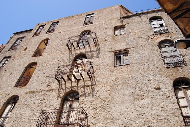 Hus från källare till tak i Agrigento