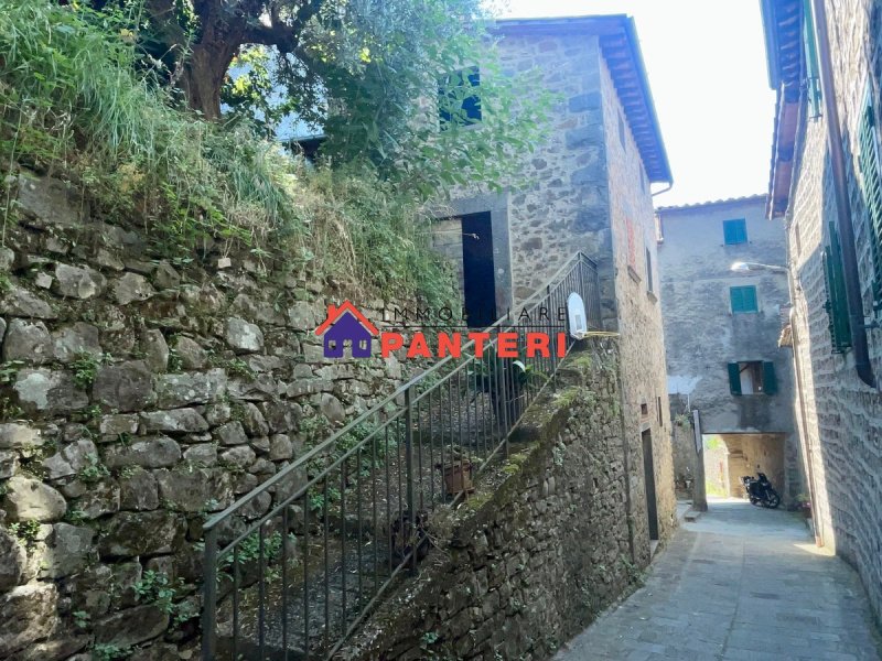 Top-to-bottom house in Pescia