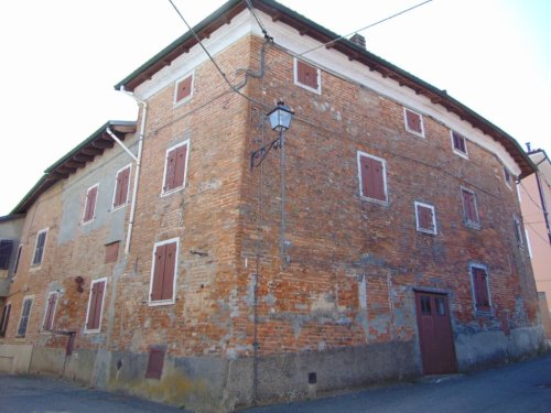Semi-detached house in Mombaruzzo