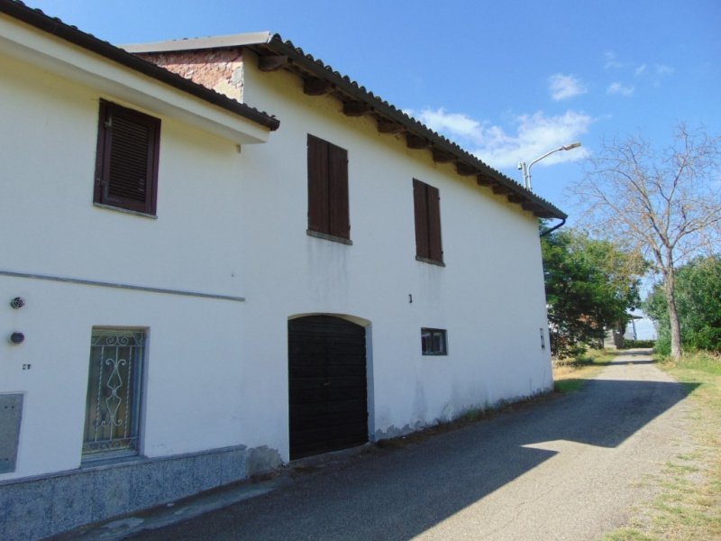 Hus på landet i Castelnuovo Belbo