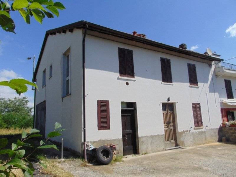 Casa di campagna a Castelnuovo Belbo