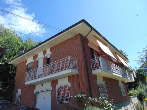 Detached house in Castelletto Molina