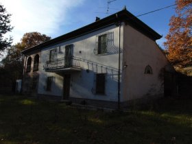 Country house in Mombaruzzo