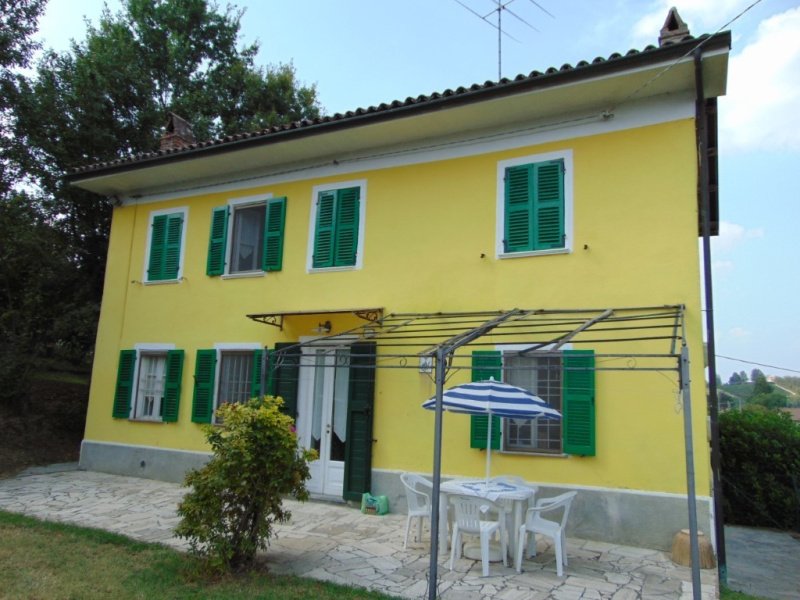 Detached house in Mombaruzzo