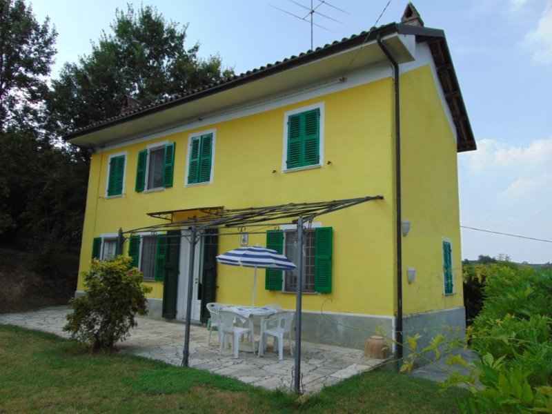 Detached house in Mombaruzzo