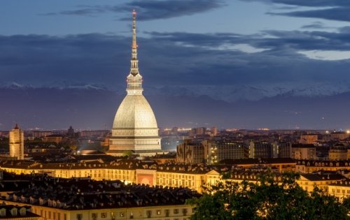 Hus från källare till tak i Milano