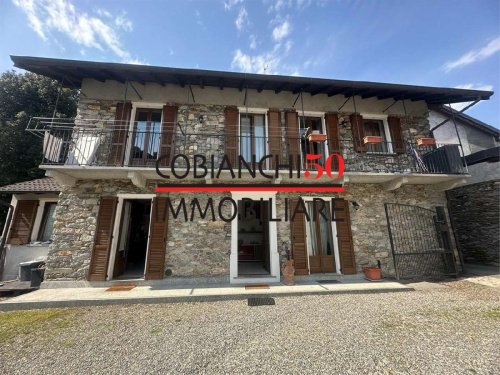 Detached house in Cambiasca