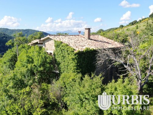 Klein huisje op het platteland in Assisi