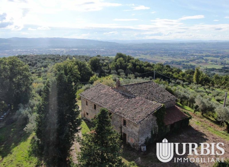 Klein huisje op het platteland in Assisi