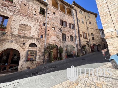 Bedrijfspand in Assisi