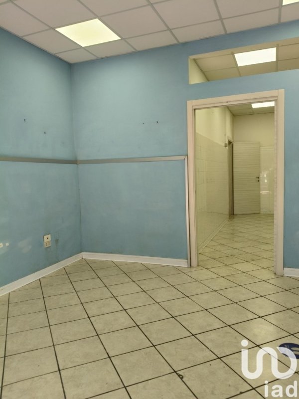 Local commercial à Salerne