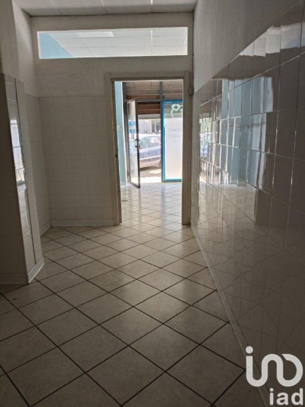 Local commercial à Salerne