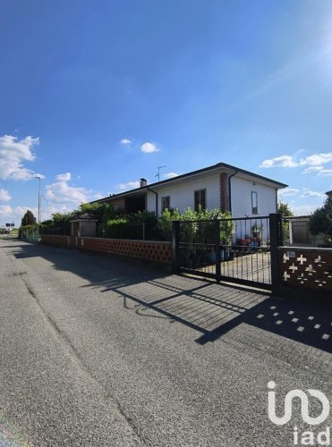 Вилла в Спино-д'Адда