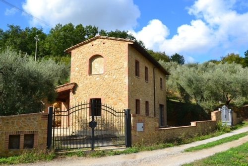 Detached house in Volterra