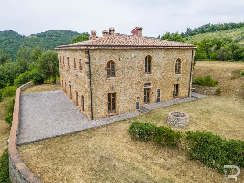 Klein huisje op het platteland in Pomarance