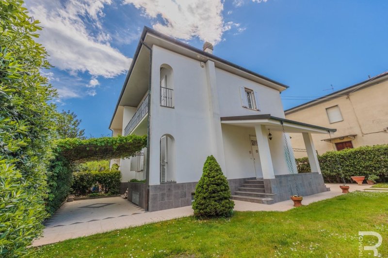 Semi-detached house in Viareggio