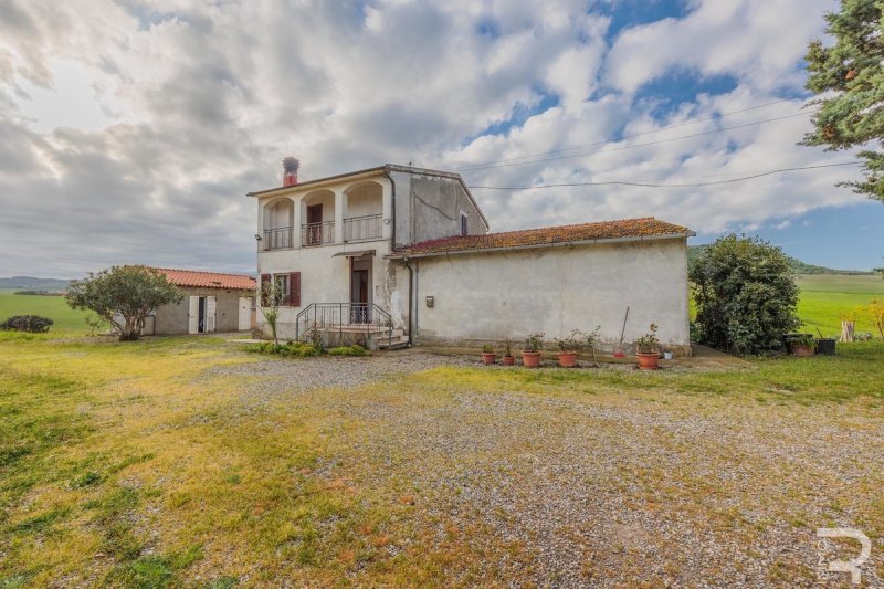 Country house in Castel del Piano