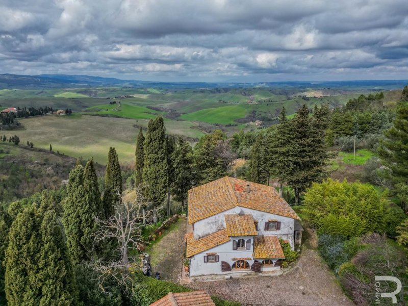 Country house in Volterra