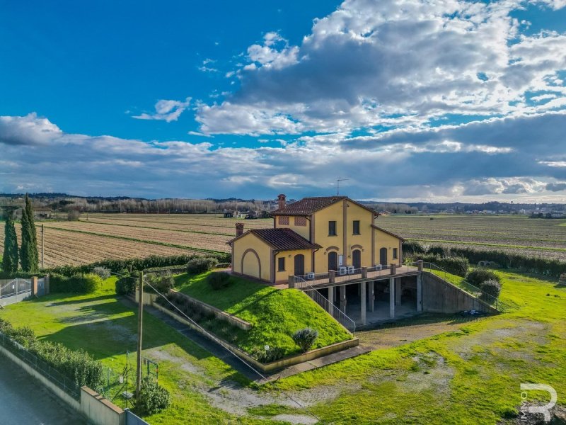 Villa a Montopoli in Val d'Arno