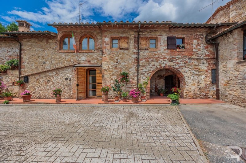 Casa di campagna a Colle di Val d'Elsa