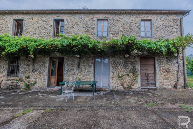 Country house in Barga